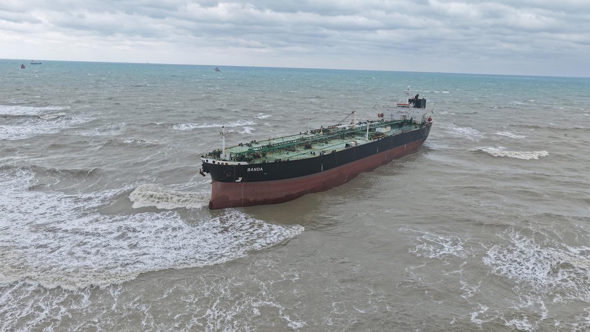 Bakanlık a&ccedil;ıkladı: Sarıyer de s&uuml;r&uuml;klenen tanker kurtarıldı  1