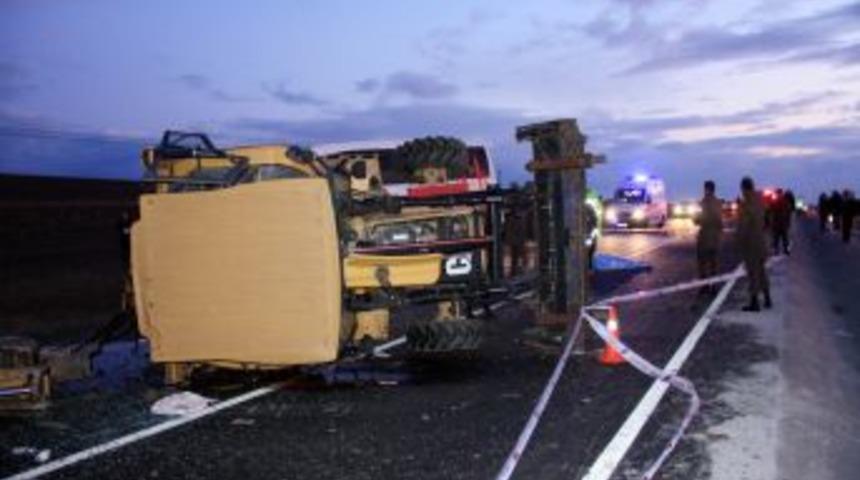 Tekirdağ'da trafik kazası: 5 kişi &ouml;ld&uuml;, 11 kişi yaralandı