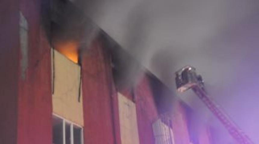 &Ouml;rme kumaş imalathanesi yanarak kullanılamaz hale geldi