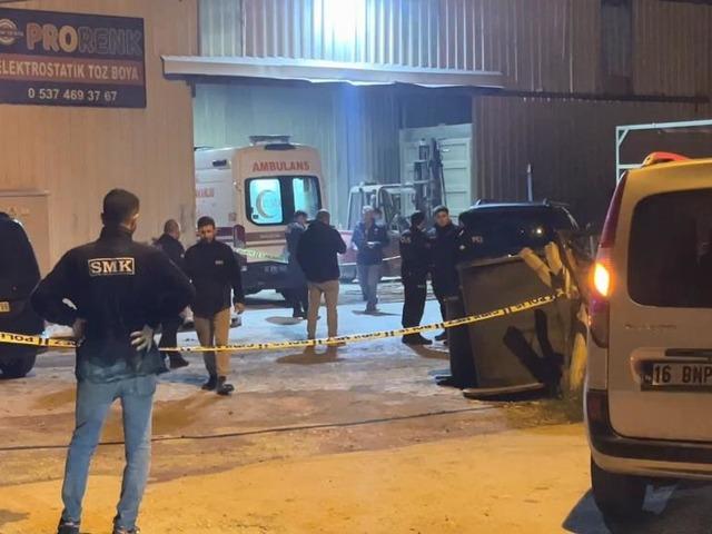 Demir bloğun altında kalan 24 yaşındaki gen&ccedil; hayatını kaybetti