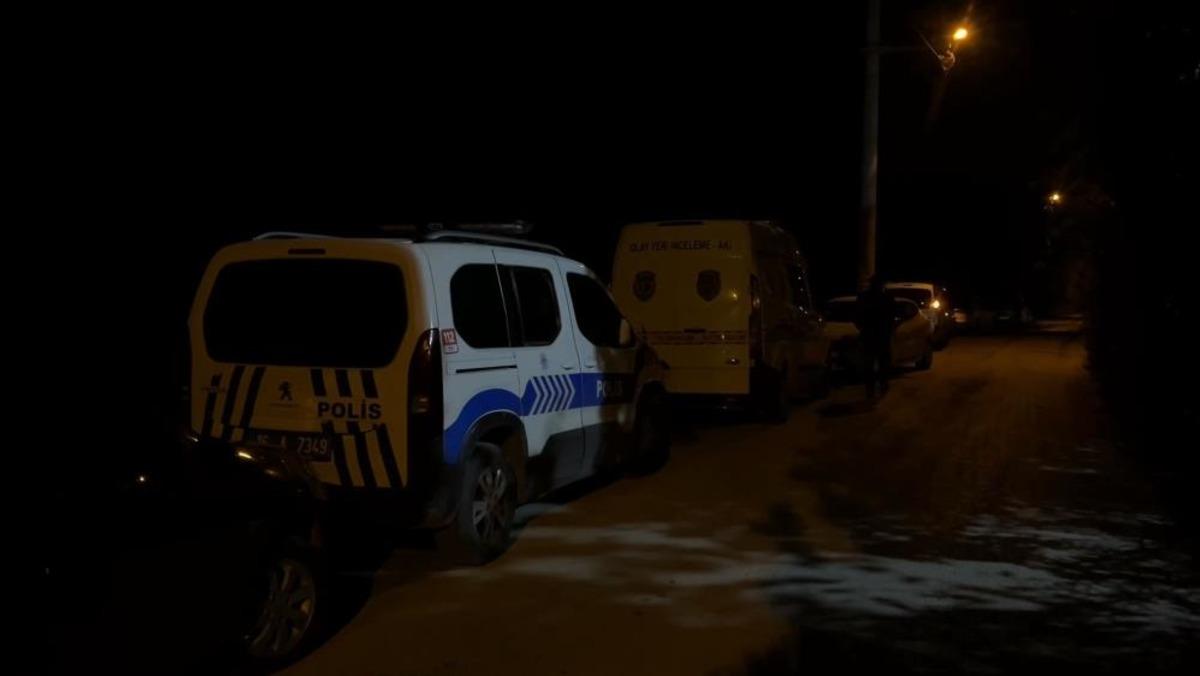 Demir bloğun altında kalan 24 yaşındaki gen&ccedil; hayatını kaybetti 2