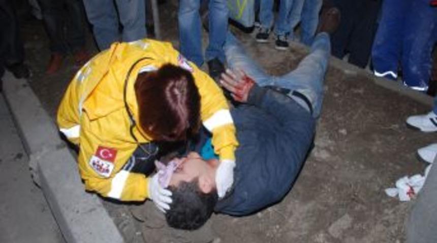 Kamyonet s&uuml;r&uuml;c&uuml;s&uuml; başından yaralandı