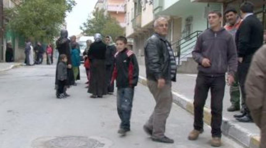 Pendik'te &ccedil;ıkan yangında bir &ccedil;ocuk &ouml;ld&uuml;, ikisi yaralandı