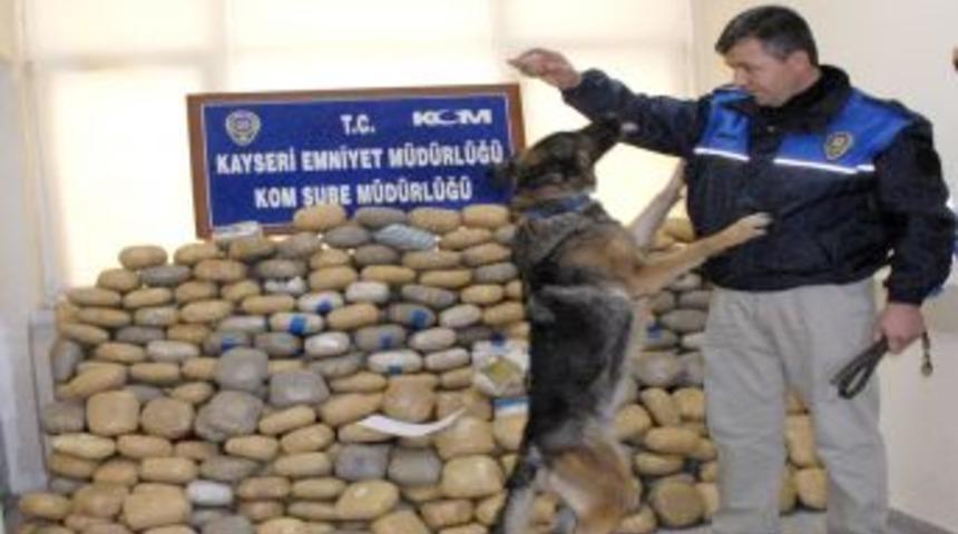 Uyuşturucu şebekesinin, polise karşı depremzede oyunu tutmadı