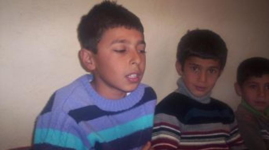 12 yaşındaki Emir, Van'da yaşadığı depremi 'rap' ile anlatıyor