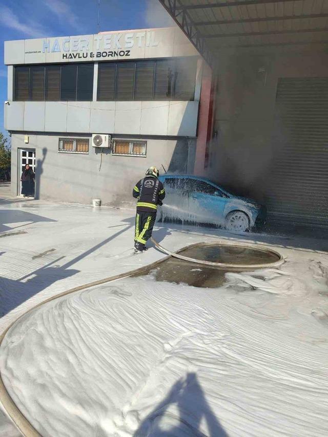 Şarjdaki elektrikli araç alev aldı 2