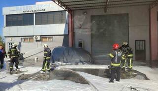 Şarjdaki elektrikli ara&ccedil; alev aldı