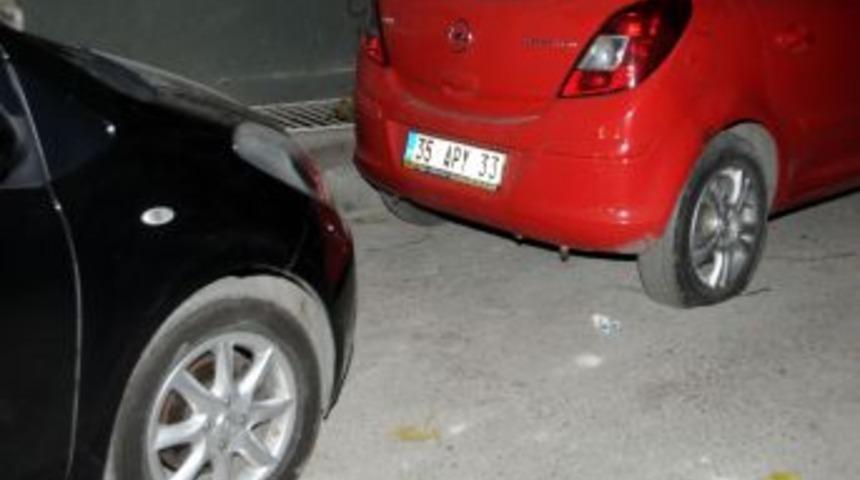 Park halindeki 9 aracın lastiklerini kesip ka&ccedil;tılar