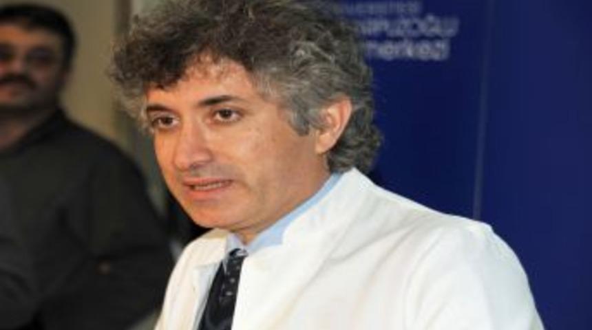 Y&uuml;z nakli olan Uğur Acar, yeni halini televizyondan g&ouml;rd&uuml;