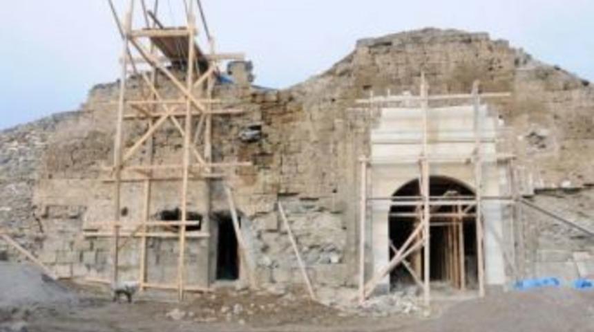 İpekyolu &uuml;zerindeki Sel&ccedil;uklu mirası tarihi Taşhan restore ediliyor