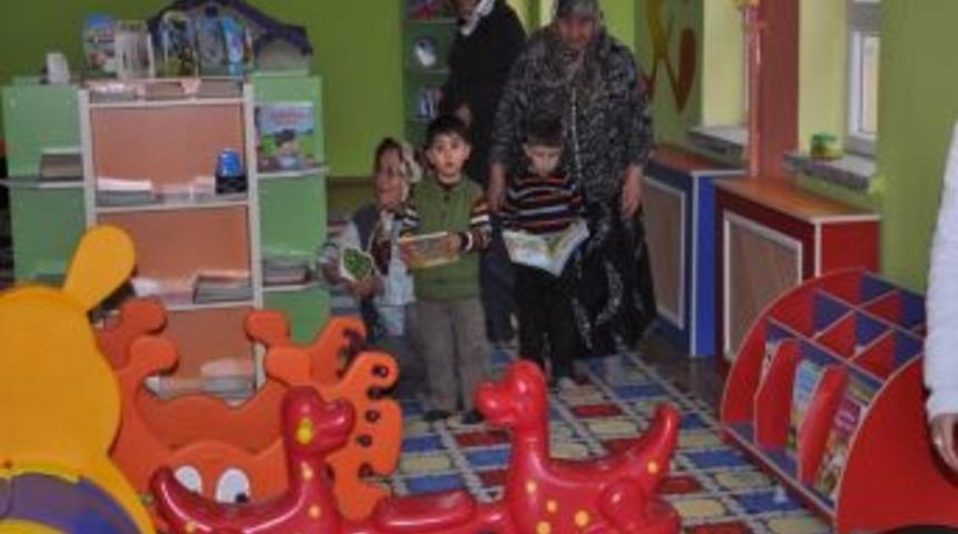 Akçakale' de çocuk kütüphanesi açıldı