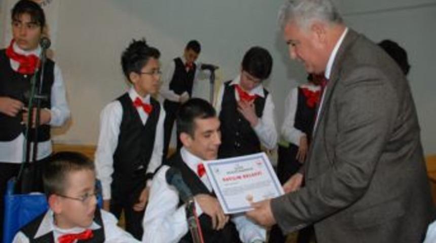 Başkan &Ouml;ngel: Engelli &ouml;ğrencilerimizi seyrederken &ccedil;ok etkilendim