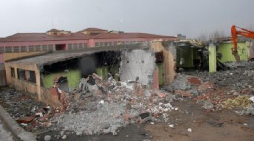 Okul bahçesindeki metruk binanın yeri oyun alanı olacak