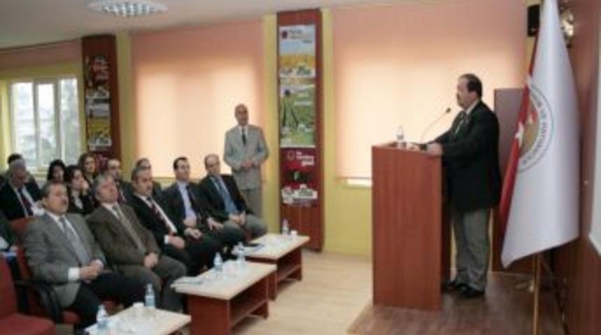 Tarımda sıvı h&uuml;mik asitin bitki yetiştiriciliğinde kullanımı anlatıldı