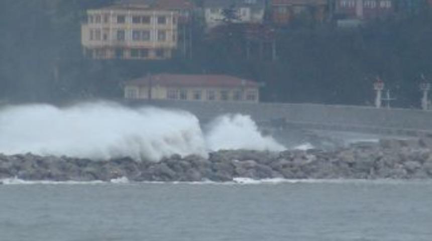 Karadeniz'de dev dalgalar