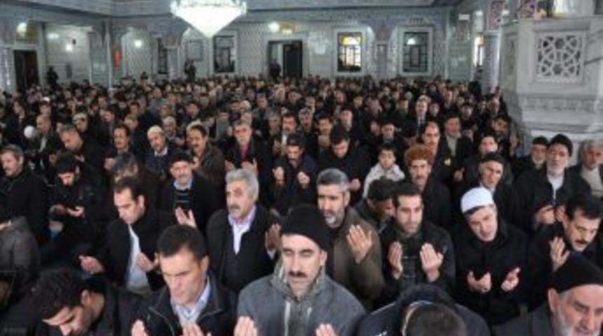 Uludere'de ve Van depreminde vefat edenler i&ccedil;in 1001 hatim okundu