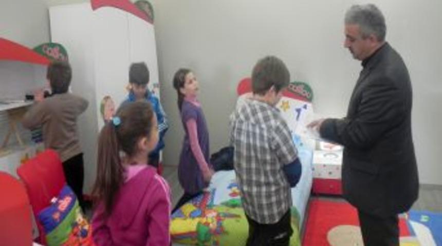 Caillou lisanslı mobilyalar, &ccedil;ocuk odalarını s&uuml;sleyecek