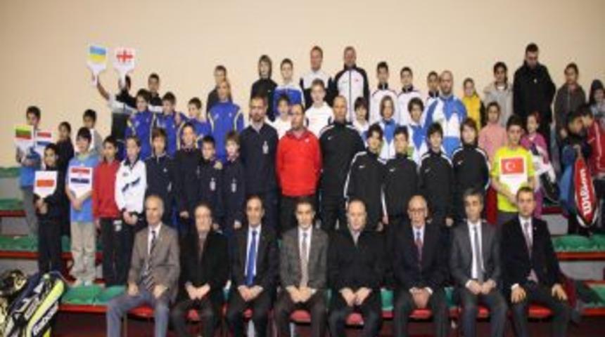 12 Yaş Altı Avrupa Kış Kupası Tenis M&uuml;sabakaları başladı