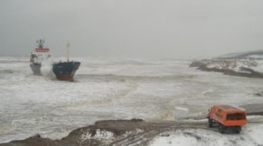 Moldova bandıralı gemi Kilyos a&ccedil;ıklarında karaya oturdu