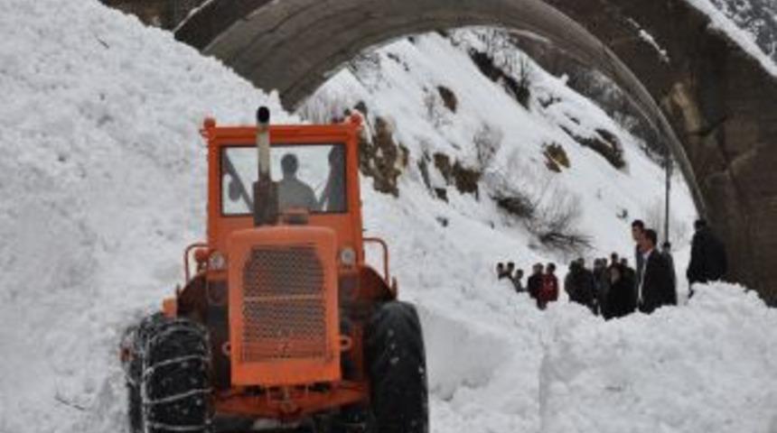 Tunceli-Erzincan karayolunda &ccedil;ığ