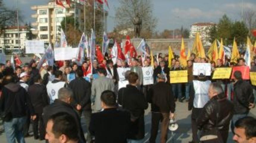 D&uuml;zce'de &ouml;ğretmenler, 'Aile &Ouml;ğretmenliği Projesi'ni protesto etti