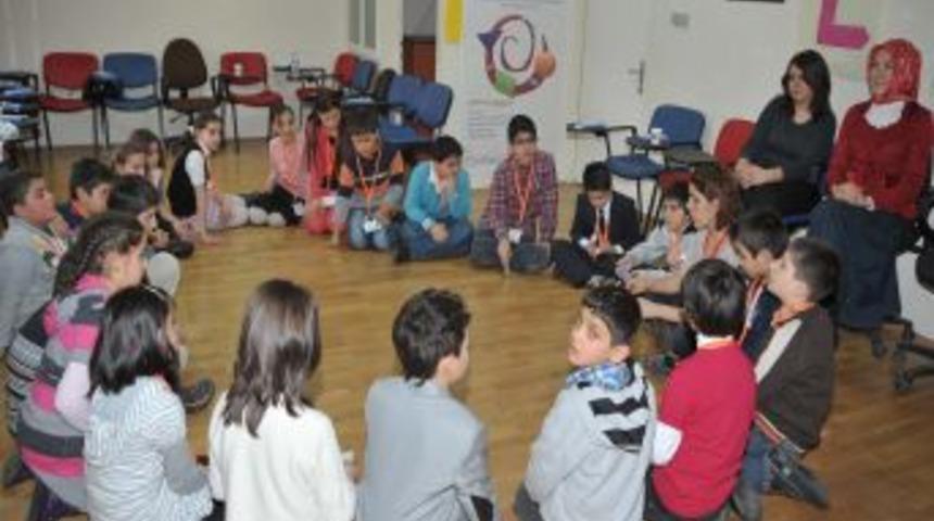 Gen&ccedil;lik merkezlerindeki &ccedil;ocuklar, evde tasarruf dedektifi olacak