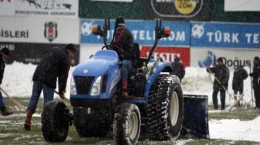 Beşiktaş, Kayserispor i&ccedil;in kar altında &ccedil;alıştı