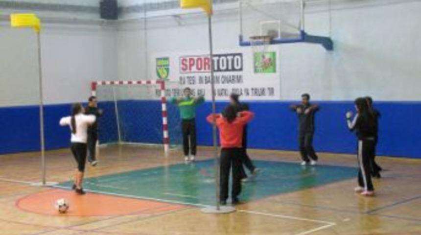 Korfbol ikinci kademe antren&ouml;rl&uuml;k kursu başladı