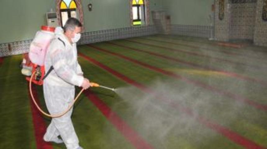 Cami ve mescitler gribe karşı ila&ccedil;landı