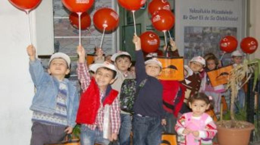 Har&ccedil;lıklarını depremzedelere g&ouml;nderdiler