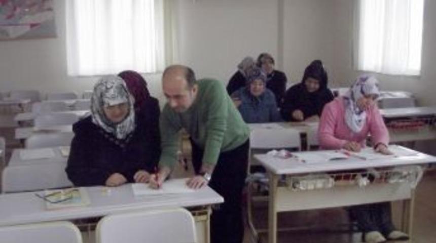 Siirt'te okuma-yazma kursları devam ediyor