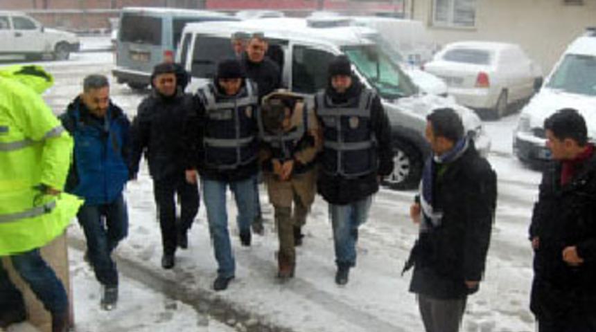 Ekmeğin &uuml;zerindeki t&uuml;k&uuml;r&uuml;k yakalattı