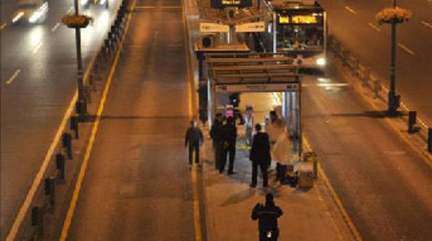 Metrob&uuml;s durağında cinayet