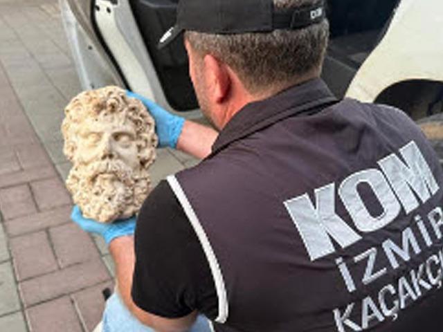 İzmir'de bulundu! 2 bin yıllık Zeus heykeli ele ge&ccedil;irildi