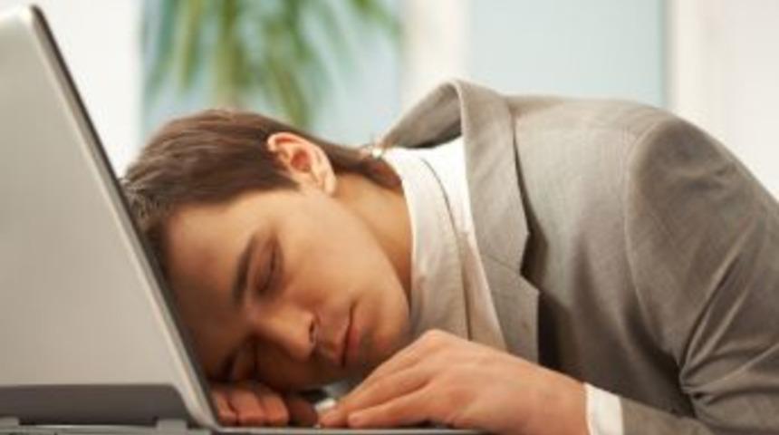 K&uuml;&ccedil;&uuml;k dili kesme horlamayı durdurmuyor