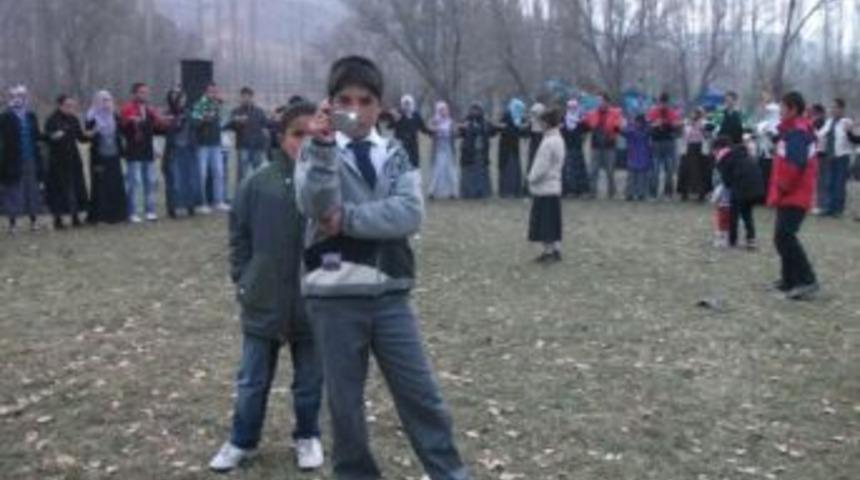 Kınalı kuzular askere uğurlandı