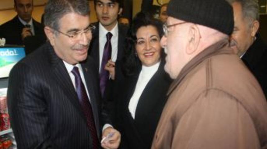 İ&ccedil;işleri Bakanı Şahin: Ricciardone'nin s&ouml;zleri kendi g&ouml;r&uuml;ş&uuml;d&uuml;r