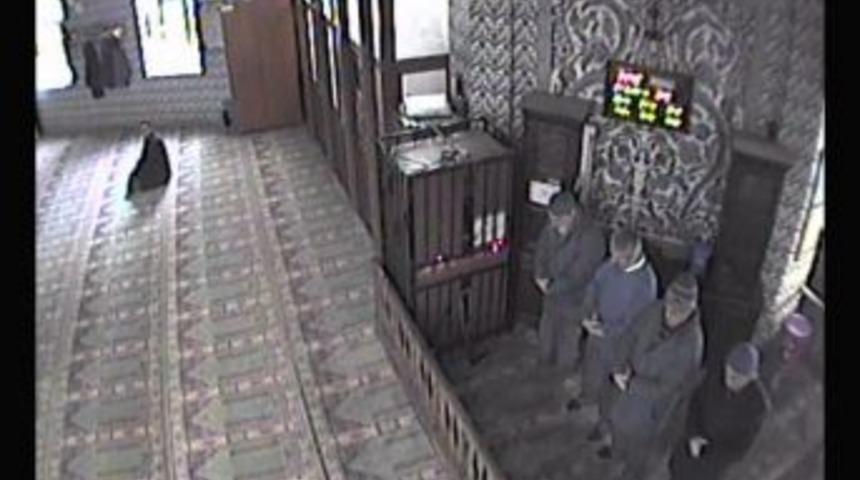 Camide vatandaşların telefonlarını &ccedil;alan hırsız, psikoloğa g&ouml;nderildi