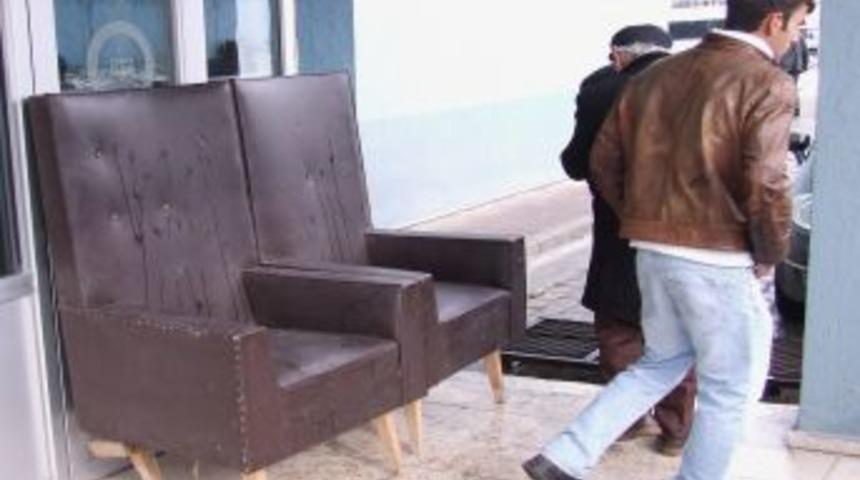 Başbakan Menderes&rsquo;i astıran mahkeme başkanın koltuğu s&uuml;rg&uuml;n edilmiş