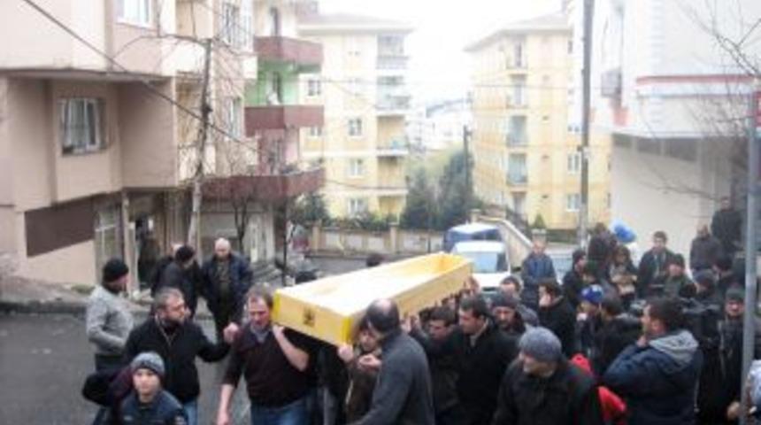 Kaza kurbanı Muhammet'i babası g&ouml;zyaşlarıyla uğurladı