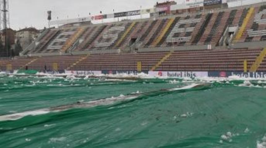 Eskişehir Stadı'nın &ccedil;imlerine brandalı koruma
