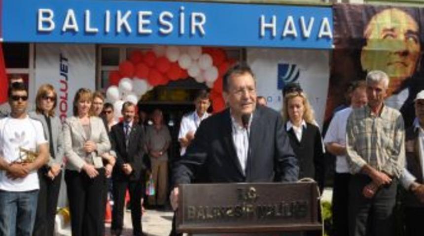 AK Partili Uğur: İki havaalanımızla Balıkesir'i u&ccedil;uruyoruz