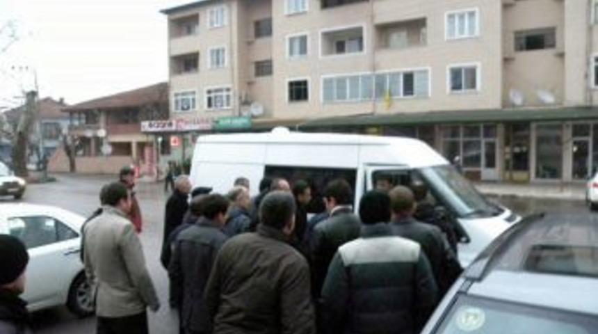 Sapanca'da bir evde bomba atar ve silahlar bulundu