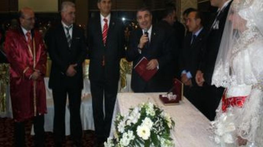 Bakan Şahin nikah şahidi oldu