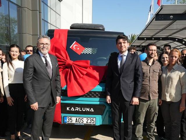 İzmir'de &uuml;retilen elektrikli hafif ticari ara&ccedil; trafiğe &ccedil;ıktı