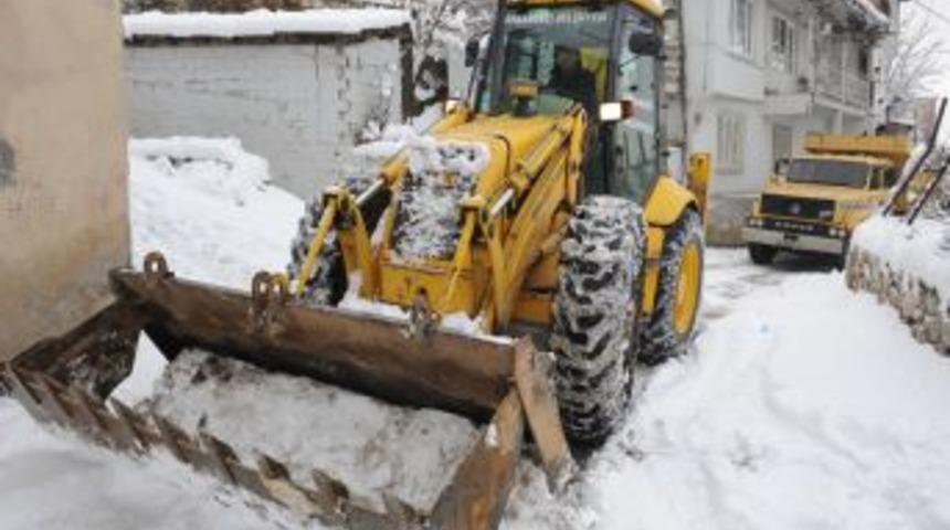 Uludağ yolu kardan temizleniyor