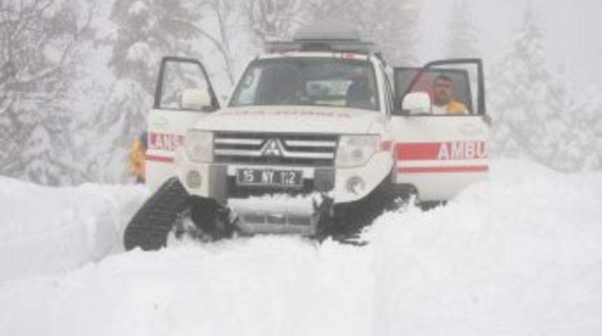 Kar ambulansı, dağda mahsur kalan TRT ekibine ulaşamadı