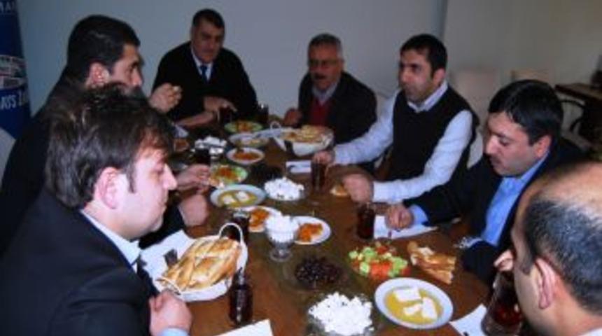 Kahvaltıda bir araya gelen muhtarlar sorunlarını anlattı