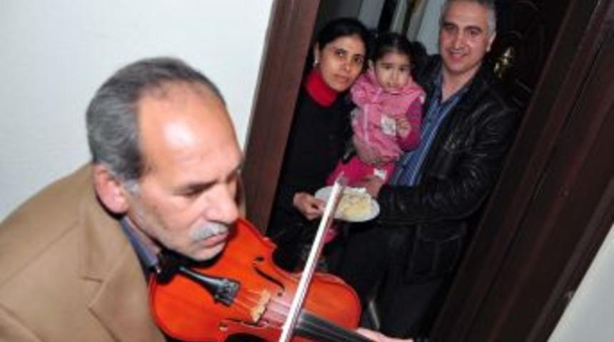 Polis m&uuml;fettişi beklerken eşinin doğum yıl d&ouml;n&uuml;m&uuml; s&uuml;rprizi ile karşılaştı