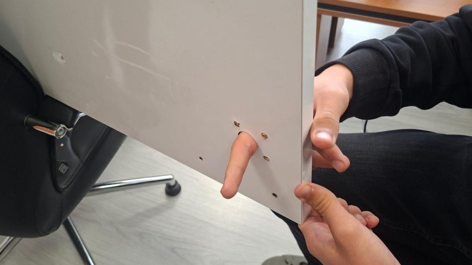 Eşya dolabına parmağı sıkıştı, ekipler kurtardı
